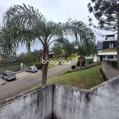 Casa com 200m², 3 quartos (sendo 1 suíte), 1 garagem, no bairro Estreito em Florianópolis