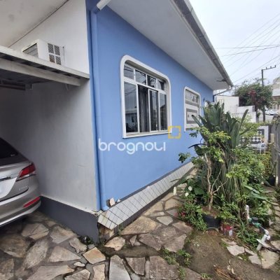 Casa com 200m², 3 quartos (sendo 1 suíte), 1 garagem, no bairro Estreito em Florianópolis