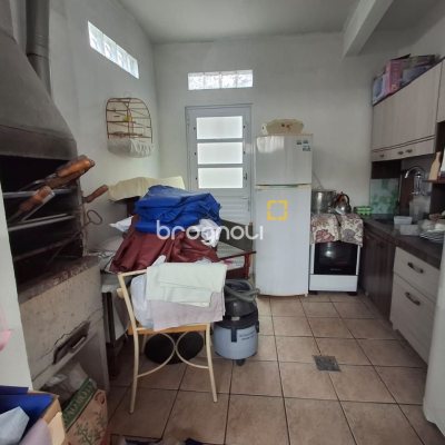 Casa com 200m², 3 quartos (sendo 1 suíte), 1 garagem, no bairro Estreito em Florianópolis