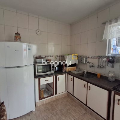 Casa com 200m², 3 quartos (sendo 1 suíte), 1 garagem, no bairro Estreito em Florianópolis