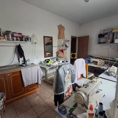 Casa com 200m², 3 quartos (sendo 1 suíte), 1 garagem, no bairro Estreito em Florianópolis