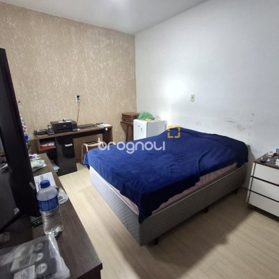 Casa com 200m², 3 quartos (sendo 1 suíte), 1 garagem, no bairro Estreito em Florianópolis