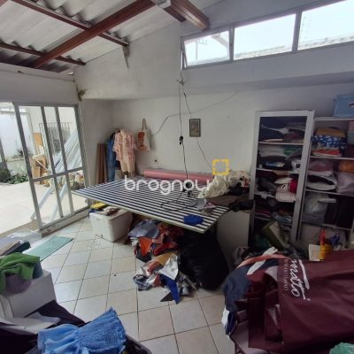 Casa com 200m², 3 quartos (sendo 1 suíte), 1 garagem, no bairro Estreito em Florianópolis