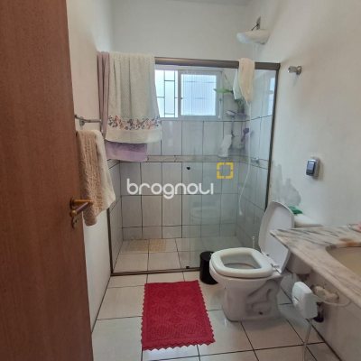 Casa com 200m², 3 quartos (sendo 1 suíte), 1 garagem, no bairro Estreito em Florianópolis