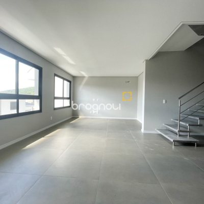 Apartamento com 92m², 2 quartos (sendo 2 suítes), 2 garagens, no bairro Cachoeira do Bom Jesus em Florianópolis