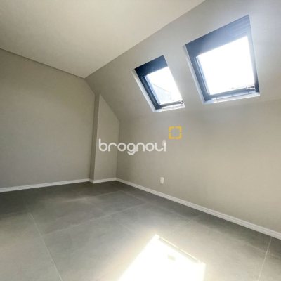 Apartamento com 92m², 2 quartos (sendo 2 suítes), 2 garagens, no bairro Cachoeira do Bom Jesus em Florianópolis