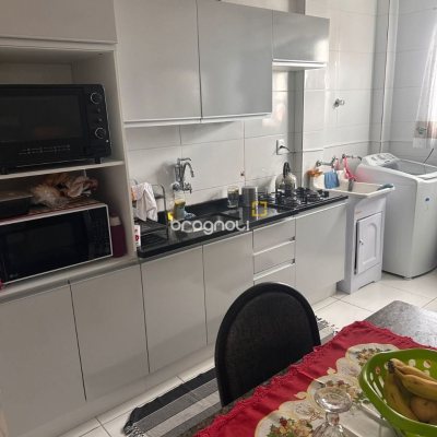 Apartamento com 93m², 3 quartos, 1 garagem, no bairro Barreiros em São José