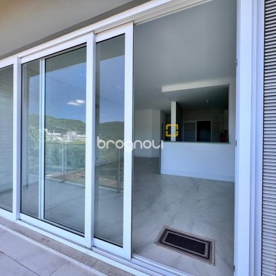 Apartamento com 133m², 3 quartos (sendo 3 suítes), 2 garagens, no bairro João Paulo em Florianópolis