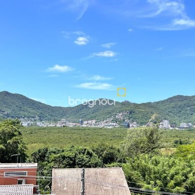 Apartamento com 133m², 3 quartos (sendo 3 suítes), 2 garagens, no bairro João Paulo em Florianópolis