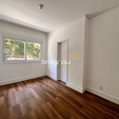 Apartamento com 133m², 3 quartos (sendo 3 suítes), 2 garagens, no bairro João Paulo em Florianópolis