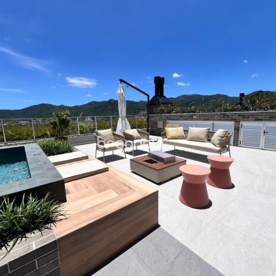 Apartamento com 133m², 3 quartos (sendo 3 suítes), 2 garagens, no bairro João Paulo em Florianópolis