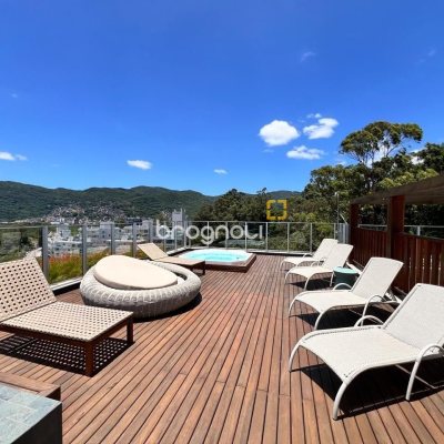 Apartamento com 133m², 3 quartos (sendo 3 suítes), 2 garagens, no bairro João Paulo em Florianópolis