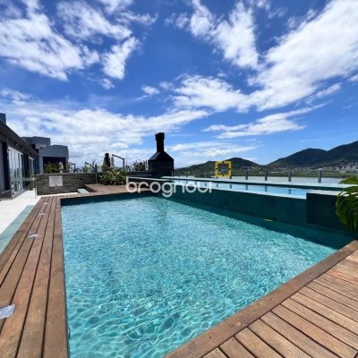Apartamento com 133m², 3 quartos (sendo 3 suítes), 2 garagens, no bairro João Paulo em Florianópolis
