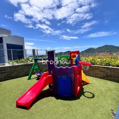 Apartamento com 133m², 3 quartos (sendo 3 suítes), 2 garagens, no bairro João Paulo em Florianópolis