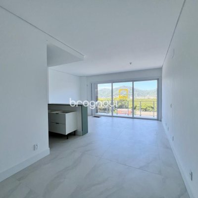 Apartamento com 133m², 3 quartos (sendo 3 suítes), 2 garagens, no bairro João Paulo em Florianópolis