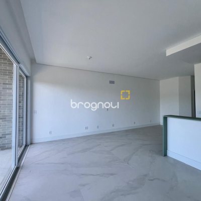 Apartamento com 133m², 3 quartos (sendo 3 suítes), 2 garagens, no bairro João Paulo em Florianópolis