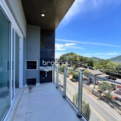 Apartamento com 133m², 3 quartos (sendo 3 suítes), 2 garagens, no bairro João Paulo em Florianópolis