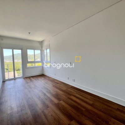 Apartamento com 133m², 3 quartos (sendo 3 suítes), 2 garagens, no bairro João Paulo em Florianópolis