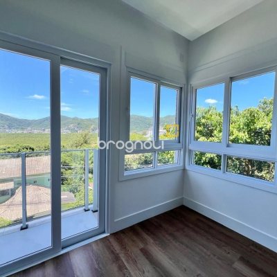 Apartamento com 133m², 3 quartos (sendo 3 suítes), 2 garagens, no bairro João Paulo em Florianópolis