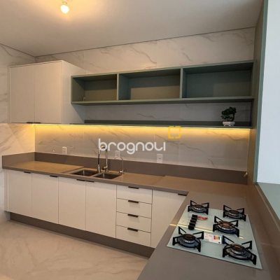 Apartamento com 133m², 3 quartos (sendo 3 suítes), 2 garagens, no bairro João Paulo em Florianópolis