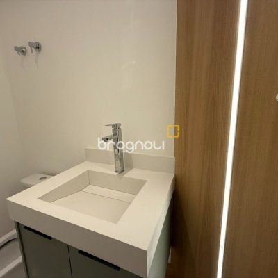 Apartamento com 133m², 3 quartos (sendo 3 suítes), 2 garagens, no bairro João Paulo em Florianópolis