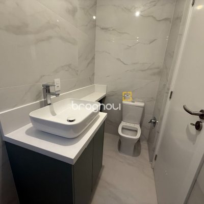 Apartamento com 133m², 3 quartos (sendo 3 suítes), 2 garagens, no bairro João Paulo em Florianópolis