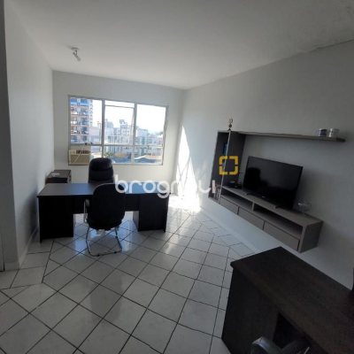 Sala com 28m², no bairro Estreito em Florianópolis