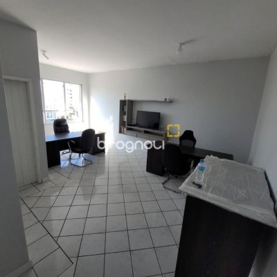 Sala com 28m², no bairro Estreito em Florianópolis