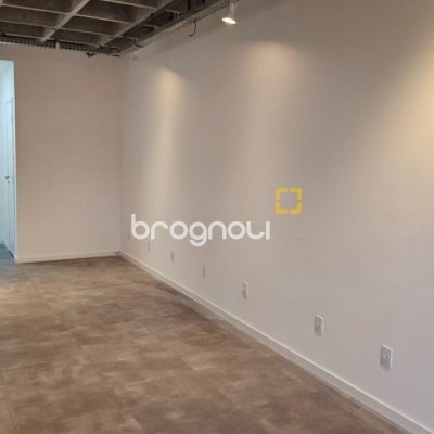 Sala com 27m², 1 garagem, no bairro Trindade em Florianópolis