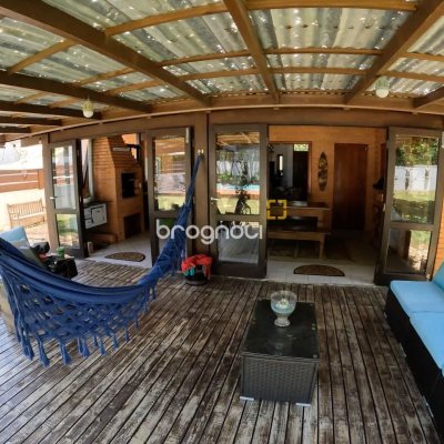 Casa de Condomínio com 230m², 3 quartos (sendo 3 suítes), 4 garagens, no bairro Rio Tavares em Florianópolis