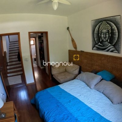 Casa de Condomínio com 230m², 3 quartos (sendo 3 suítes), 4 garagens, no bairro Rio Tavares em Florianópolis