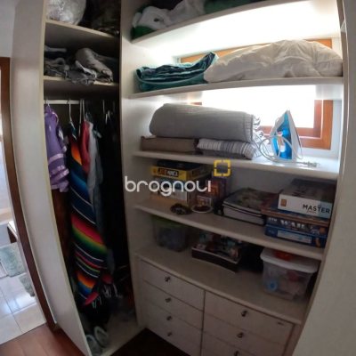 Casa de Condomínio com 230m², 3 quartos (sendo 3 suítes), 4 garagens, no bairro Rio Tavares em Florianópolis