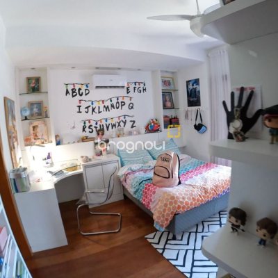 Casa de Condomínio com 230m², 3 quartos (sendo 3 suítes), 4 garagens, no bairro Rio Tavares em Florianópolis