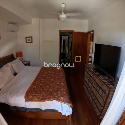 Casa de Condomínio com 230m², 3 quartos (sendo 3 suítes), 4 garagens, no bairro Rio Tavares em Florianópolis