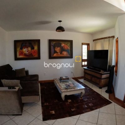 Casa de Condomínio com 230m², 3 quartos (sendo 3 suítes), 4 garagens, no bairro Rio Tavares em Florianópolis