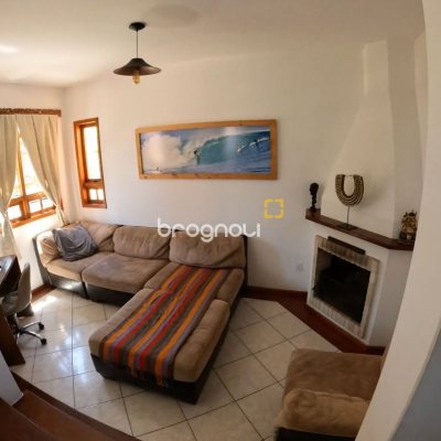 Casa de Condomínio com 230m², 3 quartos (sendo 3 suítes), 4 garagens, no bairro Rio Tavares em Florianópolis