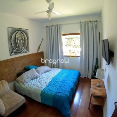 Casa de Condomínio com 230m², 3 quartos (sendo 3 suítes), 4 garagens, no bairro Rio Tavares em Florianópolis