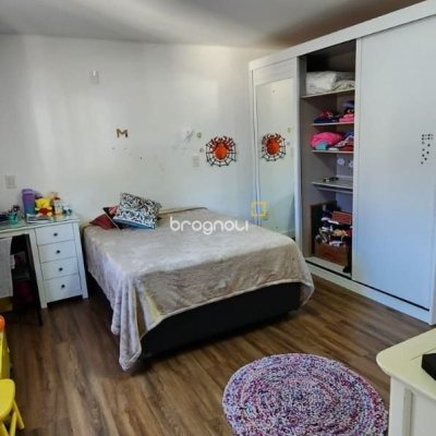 Casa de Condomínio com 200m², 4 quartos (sendo 3 suítes), 4 garagens, no bairro Cachoeira do Bom Jesus em Florianópolis