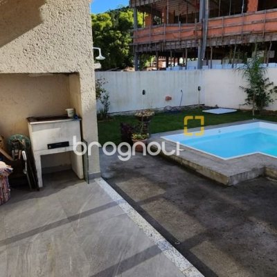 Casa de Condomínio com 200m², 4 quartos (sendo 3 suítes), 4 garagens, no bairro Cachoeira do Bom Jesus em Florianópolis