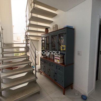 Casa de Condomínio com 200m², 4 quartos (sendo 3 suítes), 4 garagens, no bairro Cachoeira do Bom Jesus em Florianópolis