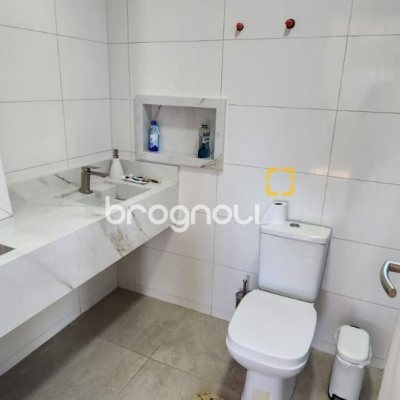 Casa de Condomínio com 200m², 4 quartos (sendo 3 suítes), 4 garagens, no bairro Cachoeira do Bom Jesus em Florianópolis