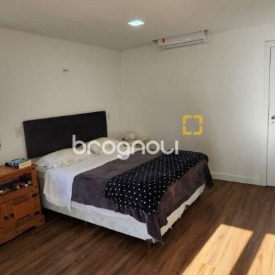 Casa de Condomínio com 200m², 4 quartos (sendo 3 suítes), 4 garagens, no bairro Cachoeira do Bom Jesus em Florianópolis