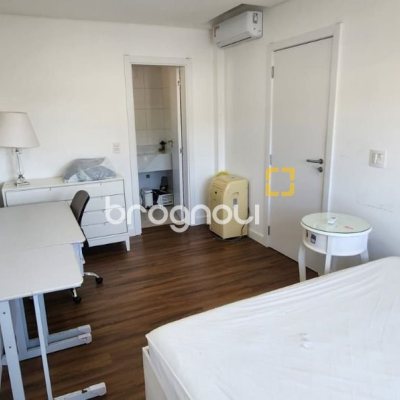 Casa de Condomínio com 200m², 4 quartos (sendo 3 suítes), 4 garagens, no bairro Cachoeira do Bom Jesus em Florianópolis