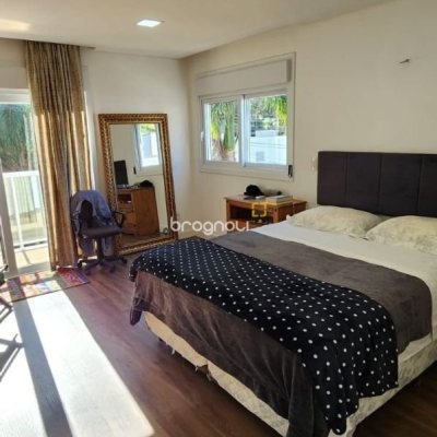Casa de Condomínio com 200m², 4 quartos (sendo 3 suítes), 4 garagens, no bairro Cachoeira do Bom Jesus em Florianópolis