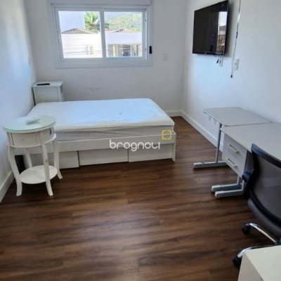 Casa de Condomínio com 200m², 4 quartos (sendo 3 suítes), 4 garagens, no bairro Cachoeira do Bom Jesus em Florianópolis