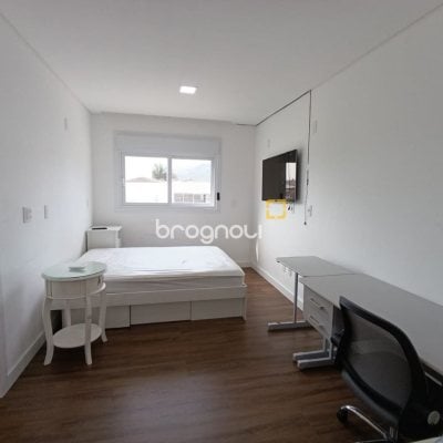 Casa de Condomínio com 200m², 4 quartos (sendo 3 suítes), 4 garagens, no bairro Cachoeira do Bom Jesus em Florianópolis