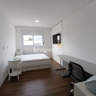 Casa de Condomínio com 200m², 4 quartos (sendo 3 suítes), 4 garagens, no bairro Cachoeira do Bom Jesus em Florianópolis