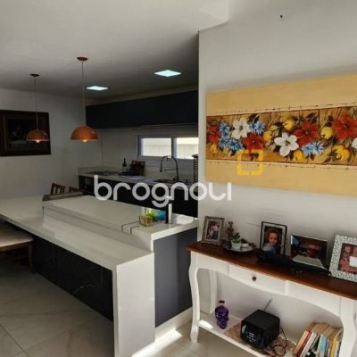 Casa de Condomínio com 200m², 4 quartos (sendo 3 suítes), 4 garagens, no bairro Cachoeira do Bom Jesus em Florianópolis