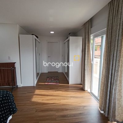 Casa de Condomínio com 200m², 4 quartos (sendo 3 suítes), 4 garagens, no bairro Cachoeira do Bom Jesus em Florianópolis