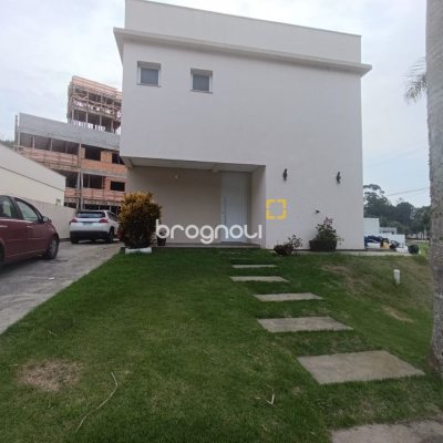 Casa de Condomínio com 200m², 4 quartos (sendo 3 suítes), 4 garagens, no bairro Cachoeira do Bom Jesus em Florianópolis
